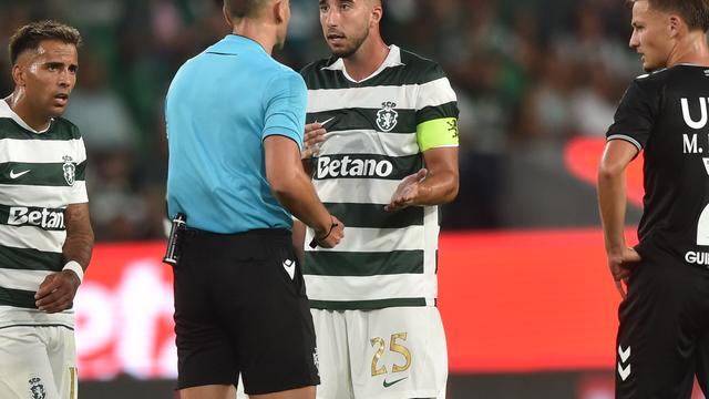 Capitão Gonçalo Inácio com a braçadeira no braço esquerdo - Foto: Miguel Nunes