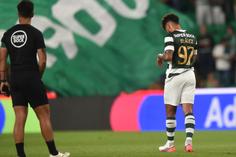 Apesar da vitória do Sporting, Luis Suárez acabou o jogo com o V. Guimarães cabisbaixo, num jogo em que foi assobiado pelos adeptos do Sporting em Alvalade - Foto: Miguel Nunes
