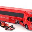 Miniatura à escala 1:43 do carro de Fórmula 1 Ferrari SF24 de 2024 e do respetivo camião de transporte.