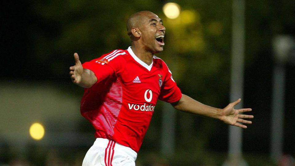 Luisão estreou-se pelo Benfica há 20 anos
