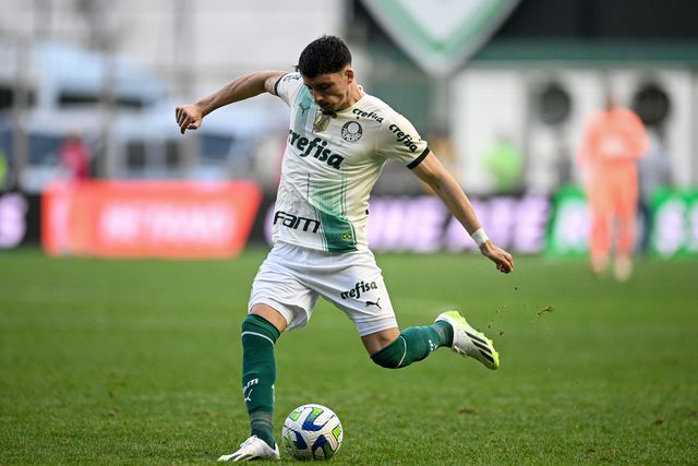 Palmeiras, de Abel Ferreira, alvo de ação do Peñarol na FIFA por atraso no pagamento de jogador