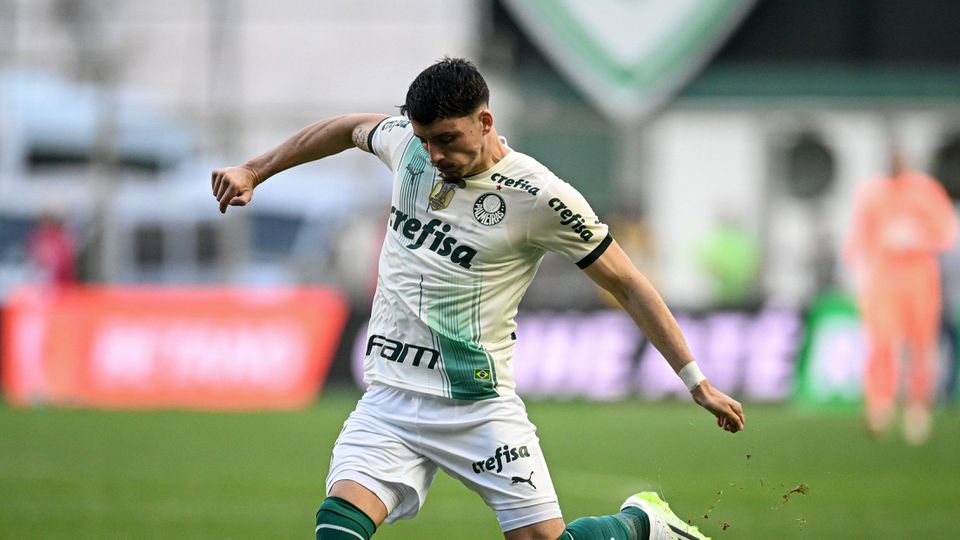 Palmeiras, de Abel Ferreira, alvo de ação do Peñarol na FIFA por atraso no pagamento de jogador