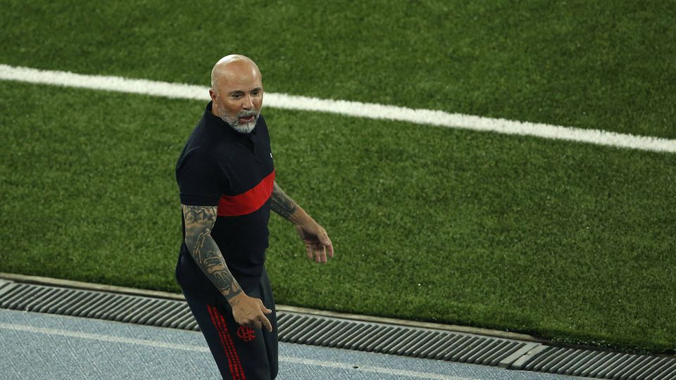 Flamengo goleado, Gabigol expulso e contestação a Sampaoli sobe de tom