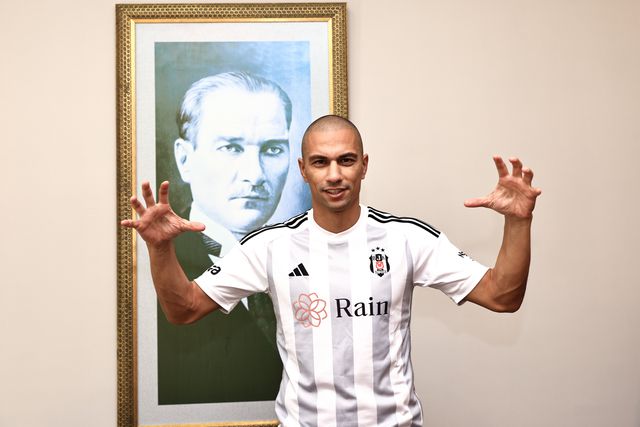 Inler regressa… como jogador-diretor