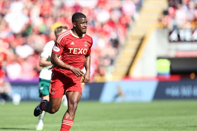 Escócia: idolatrado no Aberdeen, Duk já tem direito a música (vídeo)