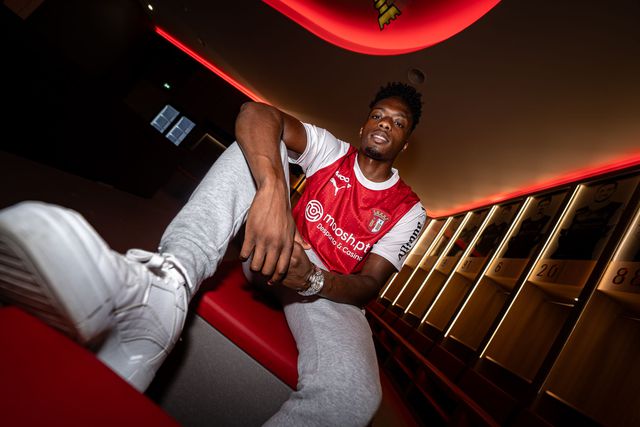 OFICIAL: Alvaro Djaló renova com SC Braga