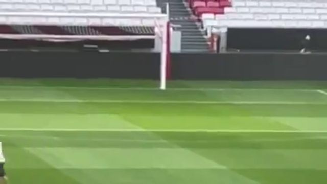 No dia do regresso à Luz, Bruno Lage foi ao relvado inspirar-se