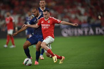 Ligação turca: Kokçu serve estreante Akturkoglu para o empate do Benfica (vídeo)