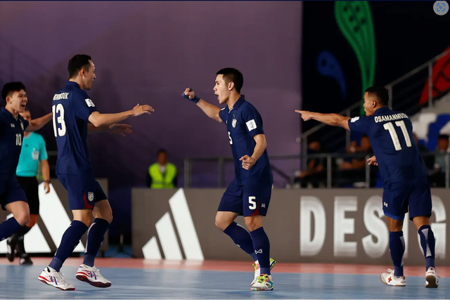 Mundial arranca com surpresa tailandesa