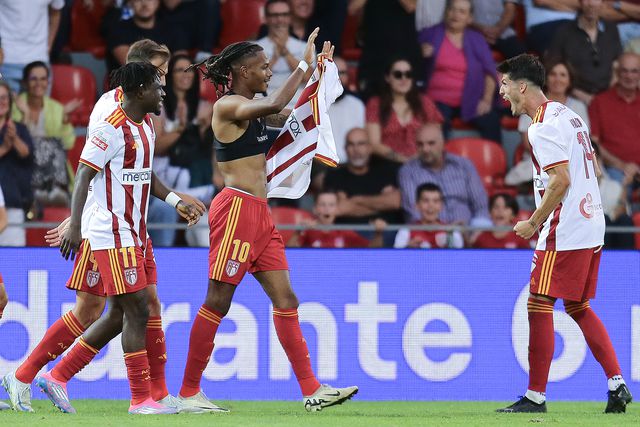 Destaques do Aves SAD: One man Ochoa... até à acrobacia de Vasco Lopes