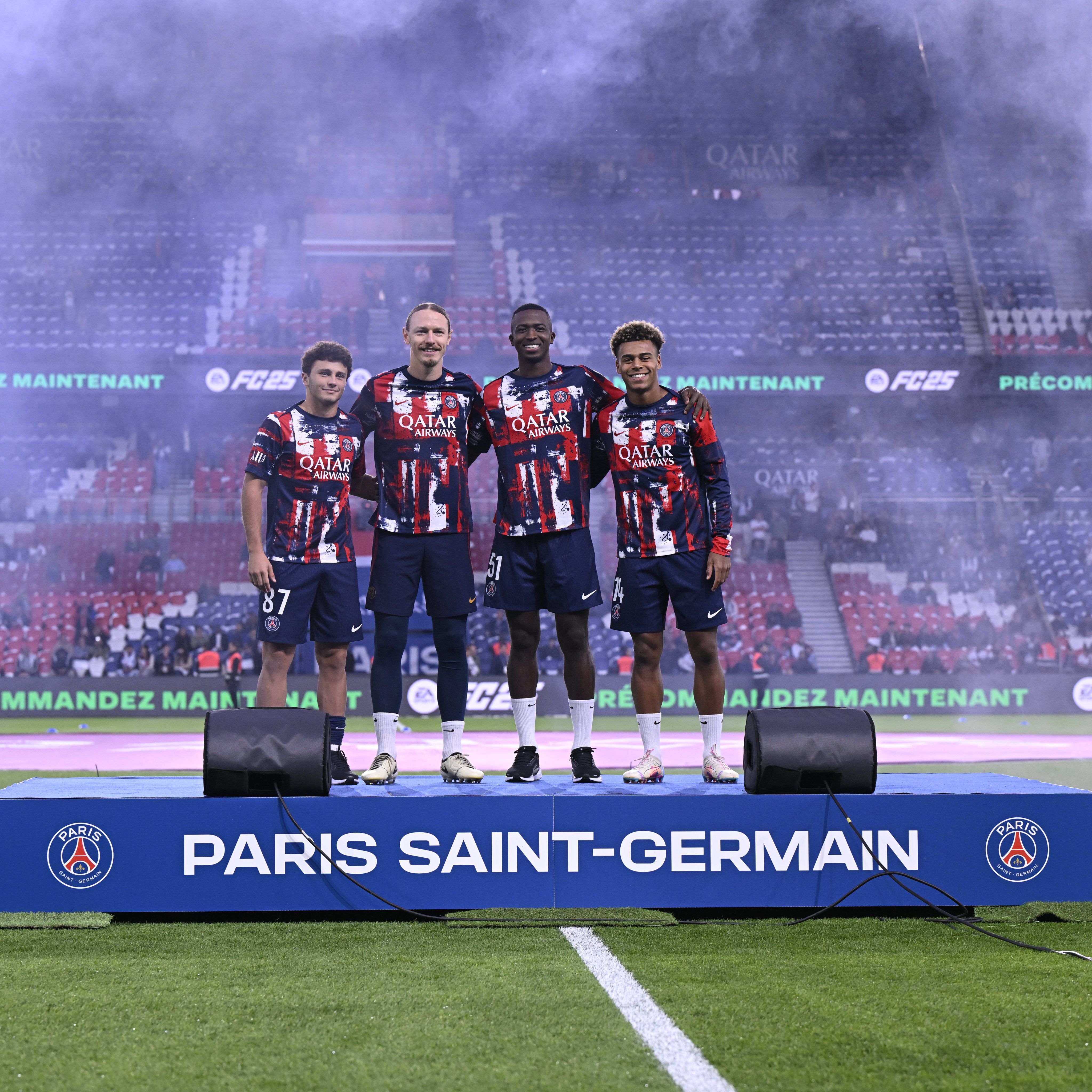 João Neves apresentado aos adeptos do PSG no Parque dos Príncipes