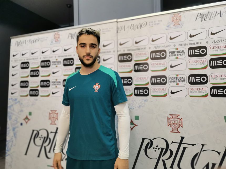 Tomás Paçó com a camisola da Seleção Nacional