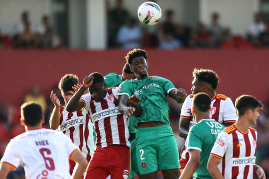 Aves SAD-Rio Ave: anfitriões vencem com bicicleta de Vasco Lopes e 'show' de Ochoa