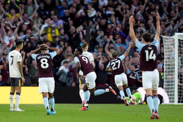 VÍDEO: 'bomba' de Dhurán dá vitória ao Aston Villa contra o Everton