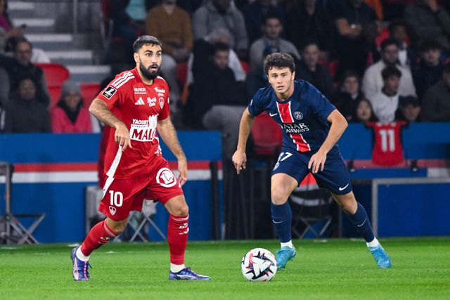 João Neves e Nuno Mendes titulares na vitória do PSG ao Brest