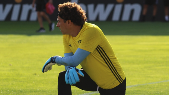 Ochoa a capitão na estreia: «Quero dar um pouco mais ao futebol»