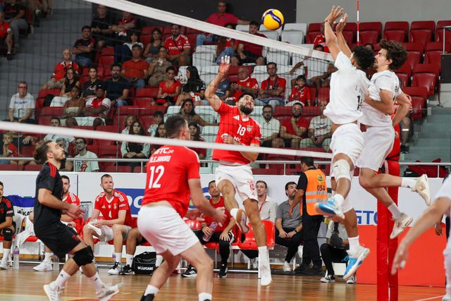 Benfica vence V. Guimarães na apresentação aos sócios