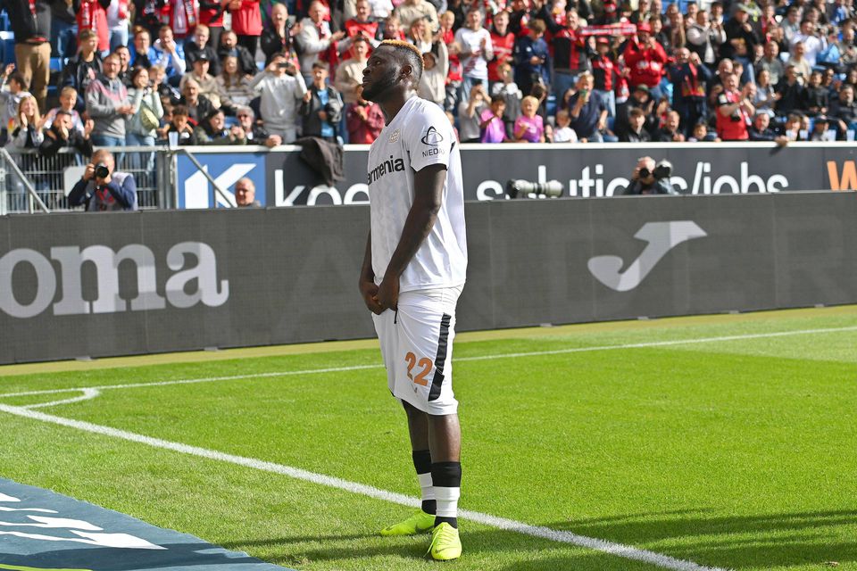 VÍDEO: avançado do Leverkusen celebra golo... baixando os calções!