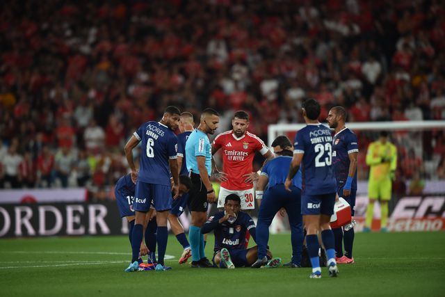 Há falta no primeiro golo do Benfica? A análise de Duarte Gomes