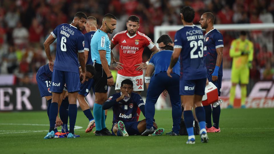 Há falta no primeiro golo do Benfica? A análise de Duarte Gomes