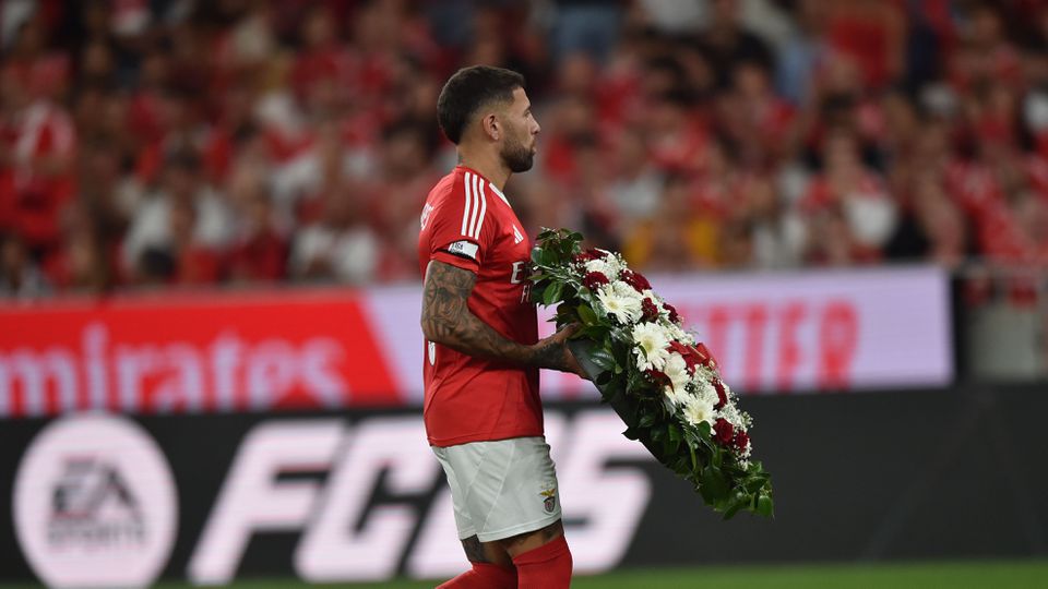 Vídeo: erro de Otamendi e Benfica a perder logo no primeiro minuto