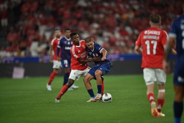 Vídeo: Lage volta ao banco do Benfica e Florentino volta aos golos