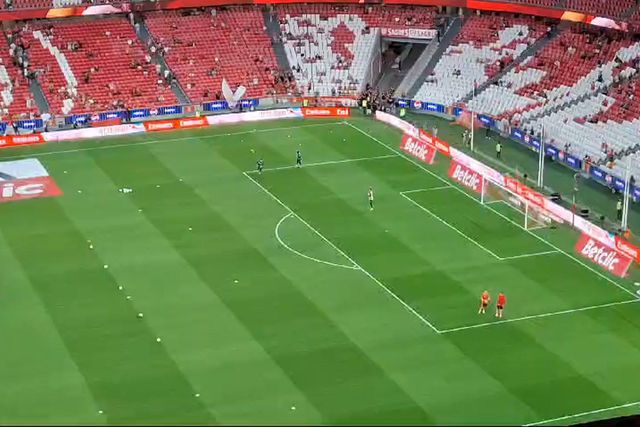 Van Halen inspira Trubin no aquecimento (vídeo)