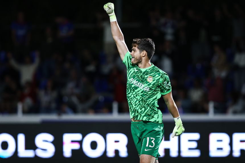 André Gomes, guarda-redes do Alverca, de punho cerrado - Foto: Rodrigo Antunes/LUSA