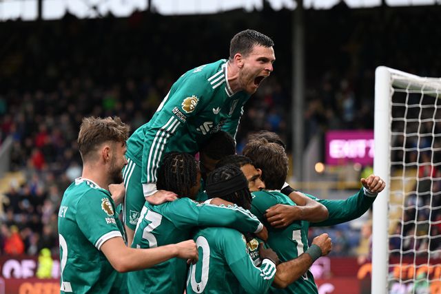 Liverpool salva-se com penálti nos descontos na estreia de Florentino