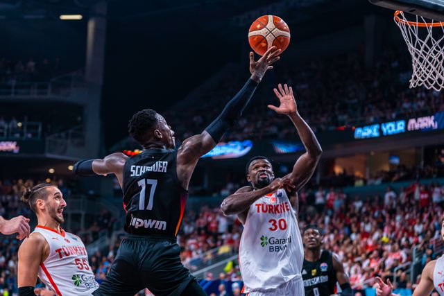 EuroBasket: Alemanha junta título Mundial ao Europeu