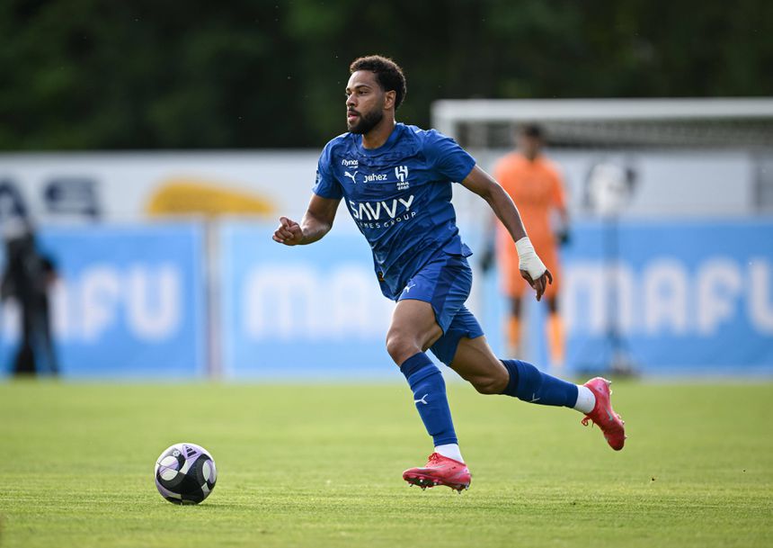Renan Lodi em ação pelo Al Hilal