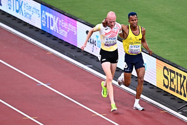 O gesto de desportivismo no Mundial de atletismo que comove o mundo