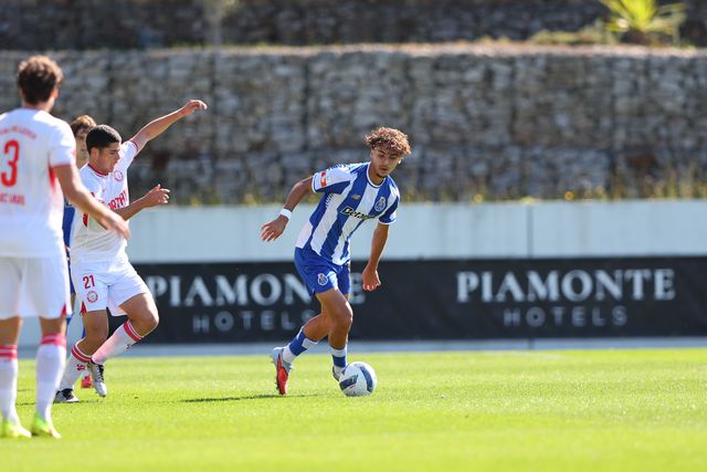 Liga 2: UD Leiria vence FC Porto reduzido a nove com golo ao cair do pano (crónica)