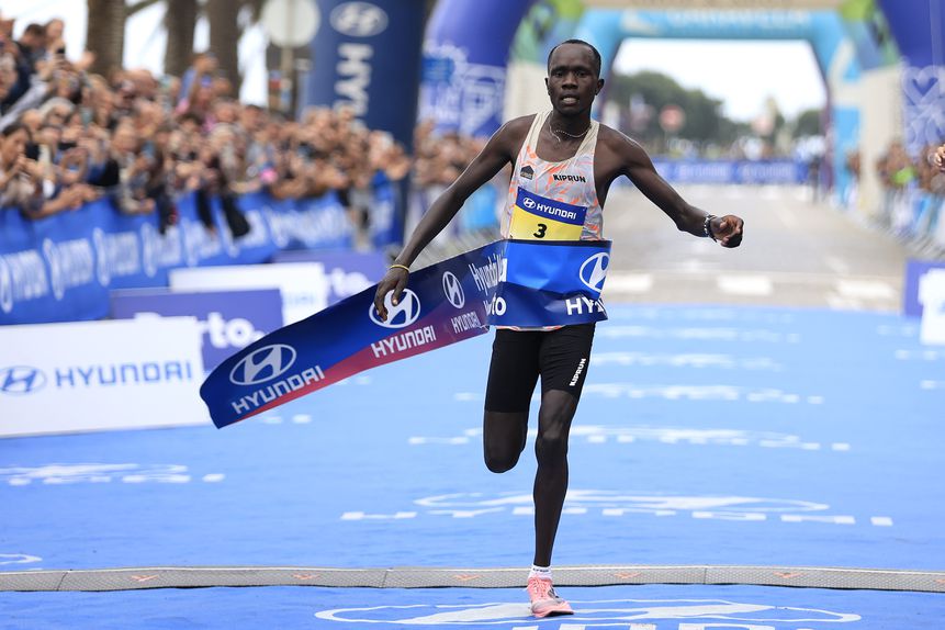 Brian Kibor corta a meta em primeiro na meia maratona do Porto