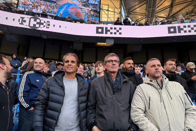 Nuno Gomes, Noronha Lopes e Pedro Ferreira no Manchester City-Manchester United (DR)