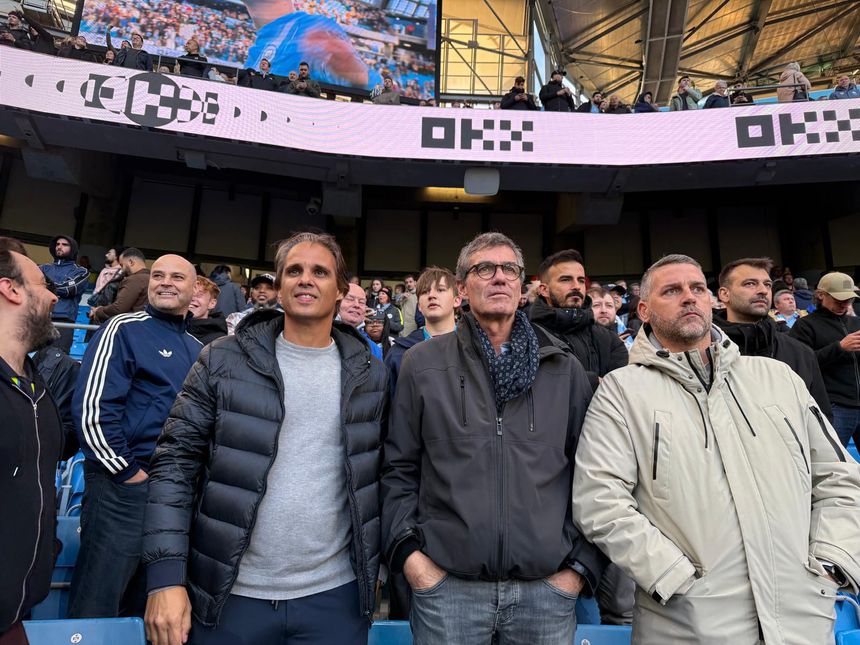 Nuno Gomes, Noronha Lopes e Pedro Ferreira no Manchester City-Manchester United (DR)