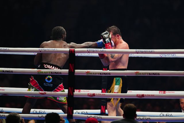 Terence Crawford vence Canelo Álvarez e registou a 42ª vitória consecutiva