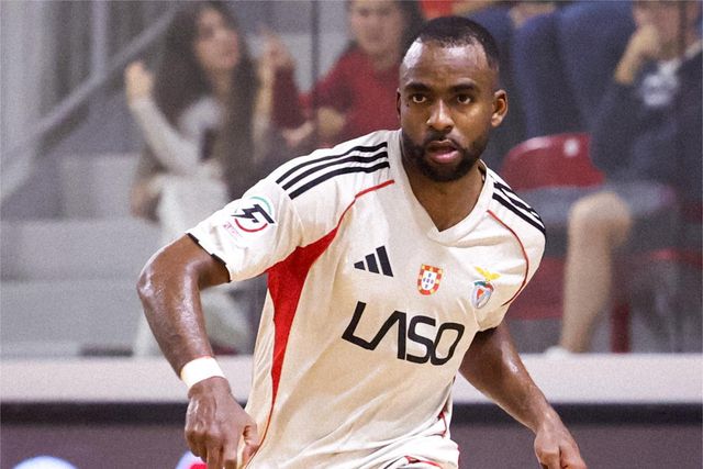 Benfica resolveu na segunda parte e divide a liderança