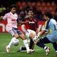Luís Flilipe em duelo com brasileiro Kaká; e o guarda-redes Quim atento ao lance — Foto: IMAGO
