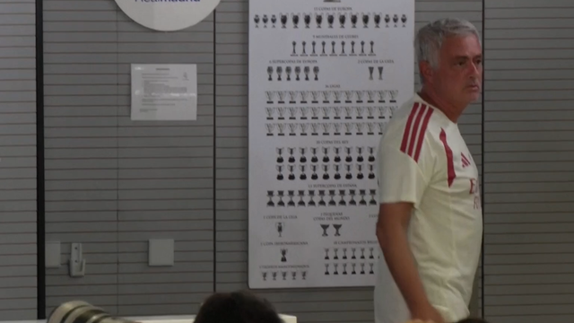 Mourinho deixa recado: «Nenhuma pergunta sobre os penáltis?...»