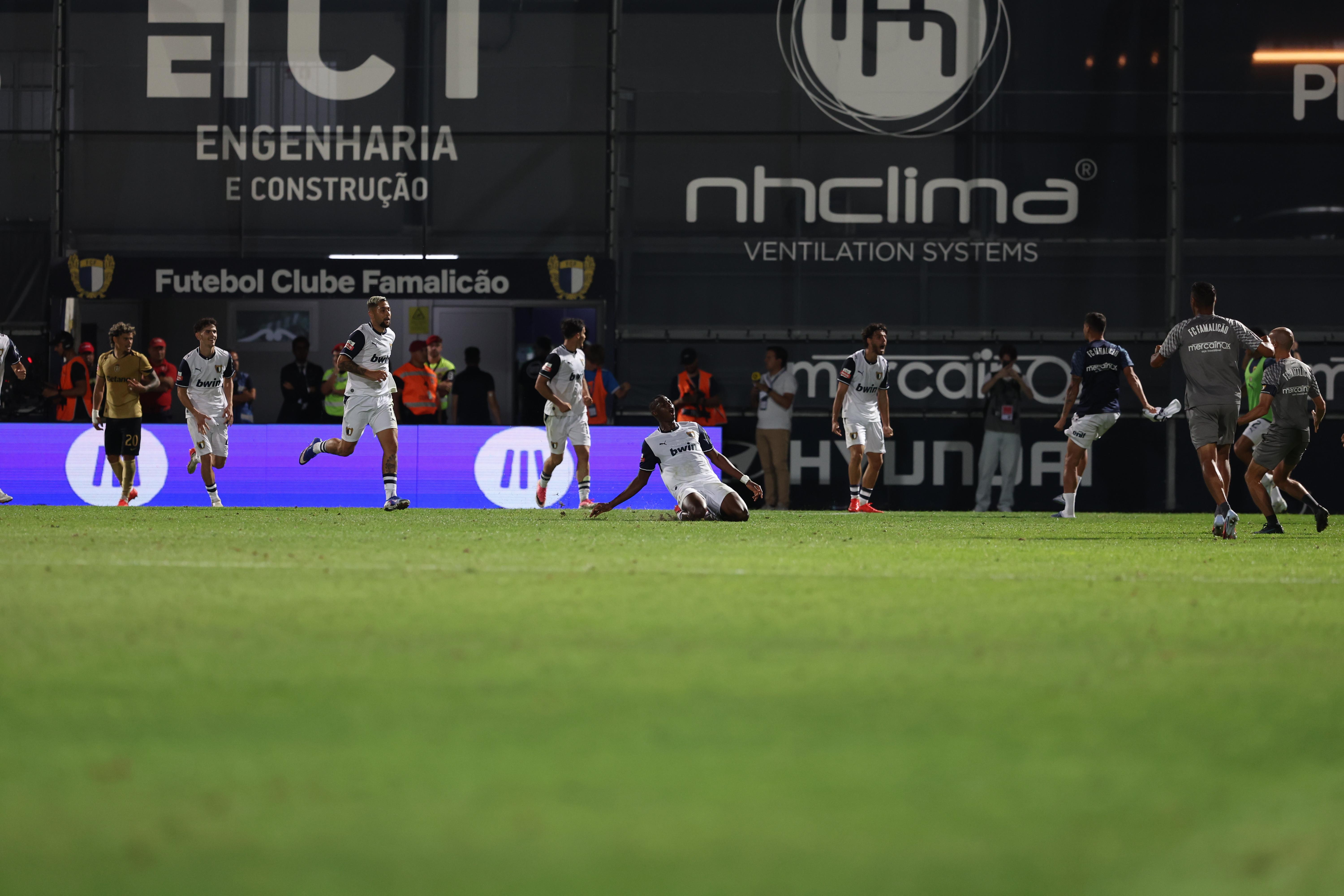 Pressionado por Abubakar, Goçalo Inácio fez o 1-1 na própria baliza aos 90+1' e fechou, para já, esta história. Suárez tinha feito o 1-0 de penálti aos 81'. - Foto: CATARINA MORAIS/KAPTA+