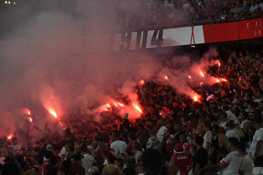 Adeptos do Benfica durante o último duelo das águias, diante do Gil VIcente - Foto: Sérgio Miguel Santos