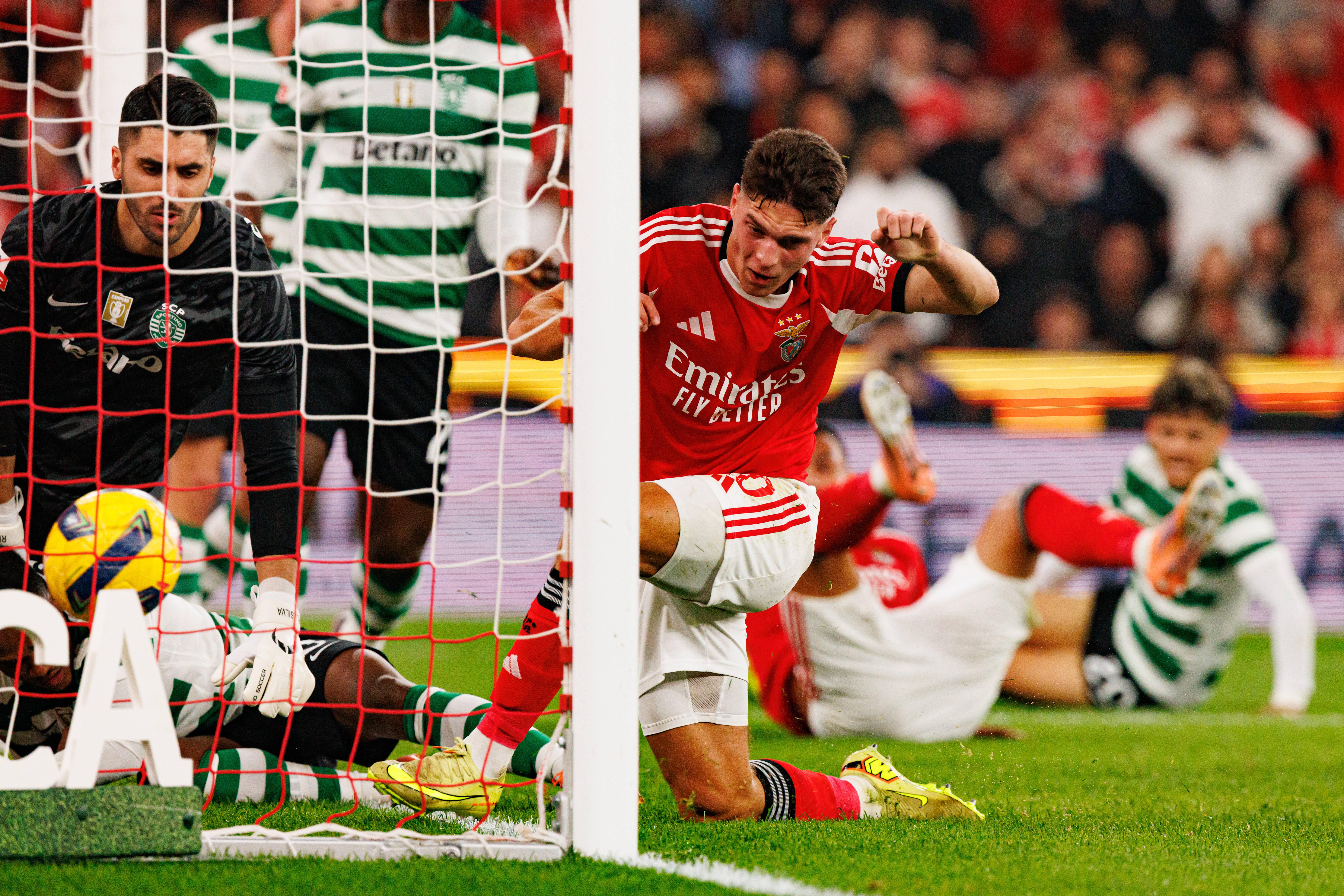 Sudakov faz o 1-1 para o Benfica na13.ª jornada da Liga, na Luz, onde Pedro Gonçalves fizera o 1-0 aos 12'  - Foto: IMAGO
