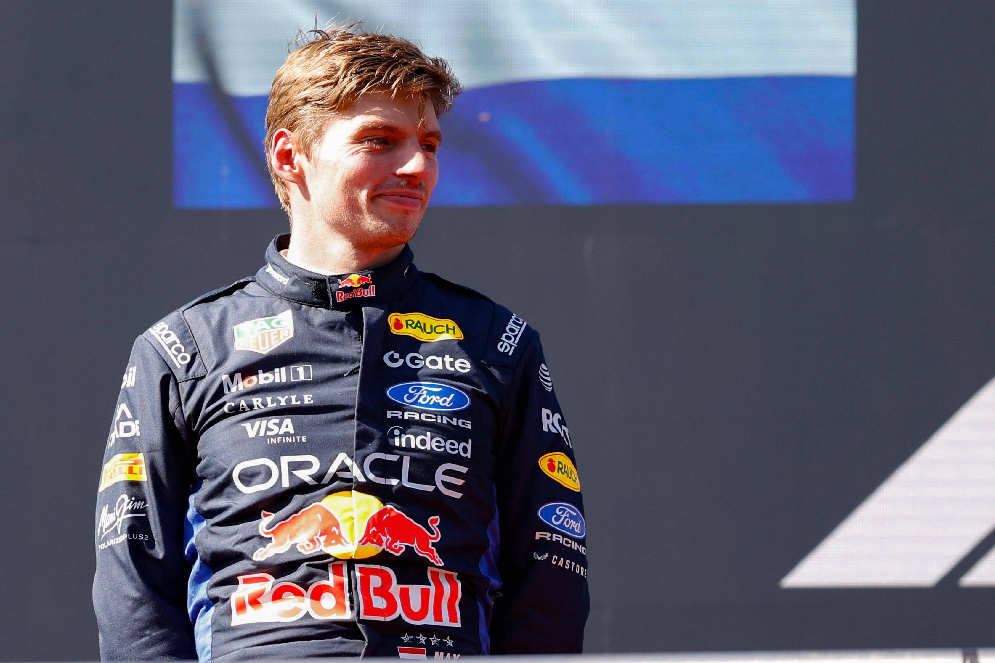 Max Verstappen tem 30 voltas para mostrar como se desembaraça de 100 rivais. IMAGO