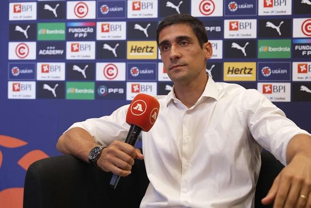Ivan Baptista quer ganhar quatro troféus e fazer melhor na Champions: «Não podemos faciltar»