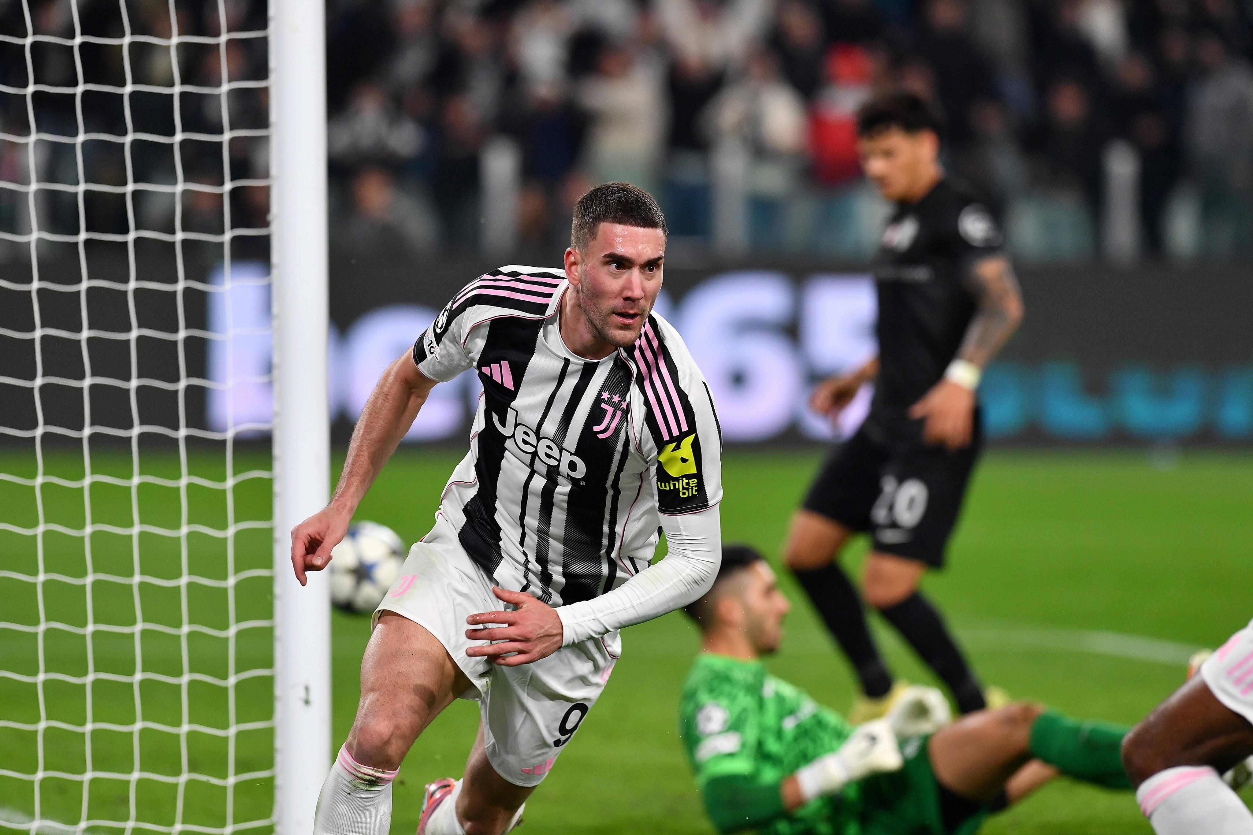 Primeira vez sem ser para o campeonato: na jornada 4 da Champions, em Turim, Vlahovic  fez o 1-1 para a Juventus aos 34'; Maxi tinha marcado aos 12' - Foto: IMAGO