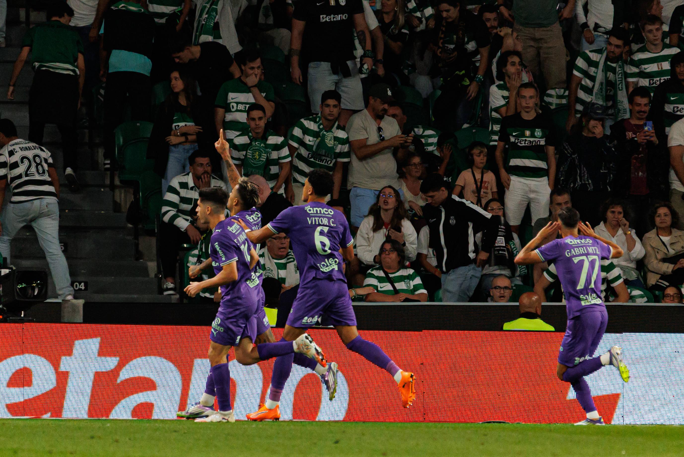 A primeira de seis vantagens desperdiçadas pelo Sporting em 2025/2026: corria a jornada 8, em Alvalade Suárez fez o 1-0 e o SC Braga empatou aos 90+7', por... Zalazar, de penálti! - Foto: IMAGO