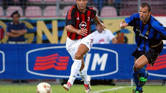Rui Costa em ação pelo Milan frente ao rival Inter