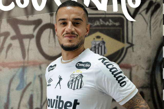 Coutinho com a camisola do Santos. Foto: Santos