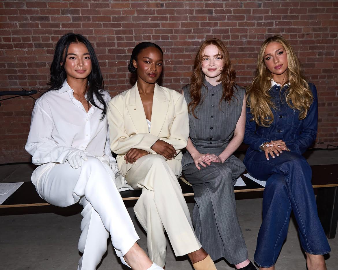 Alexandra Eala no desfile da Calvin Klein, na Semana da moda em Nova Iorque, com  Sadie Sink, Pamela Anderson, Gemma Chan e Tate McRae - Instagram
